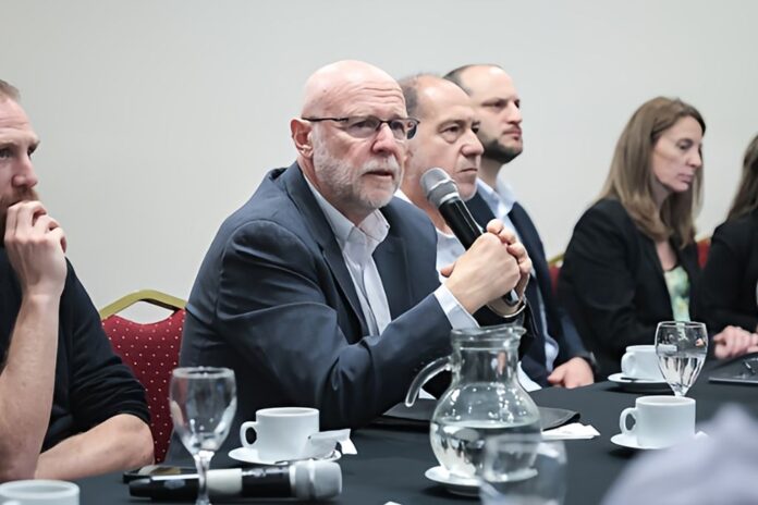 Foto de Ariel Graizer en CABASE.