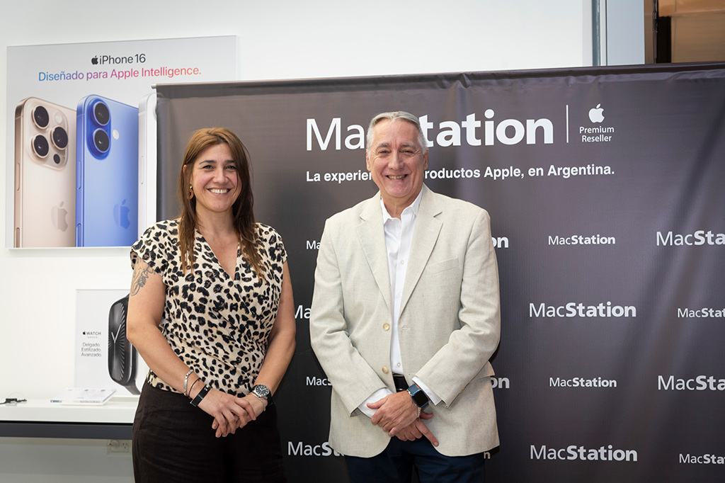 Foto de Silvana Niglia y Ricardo Macri inaugurando Macstation en Alto Avellaneda.
